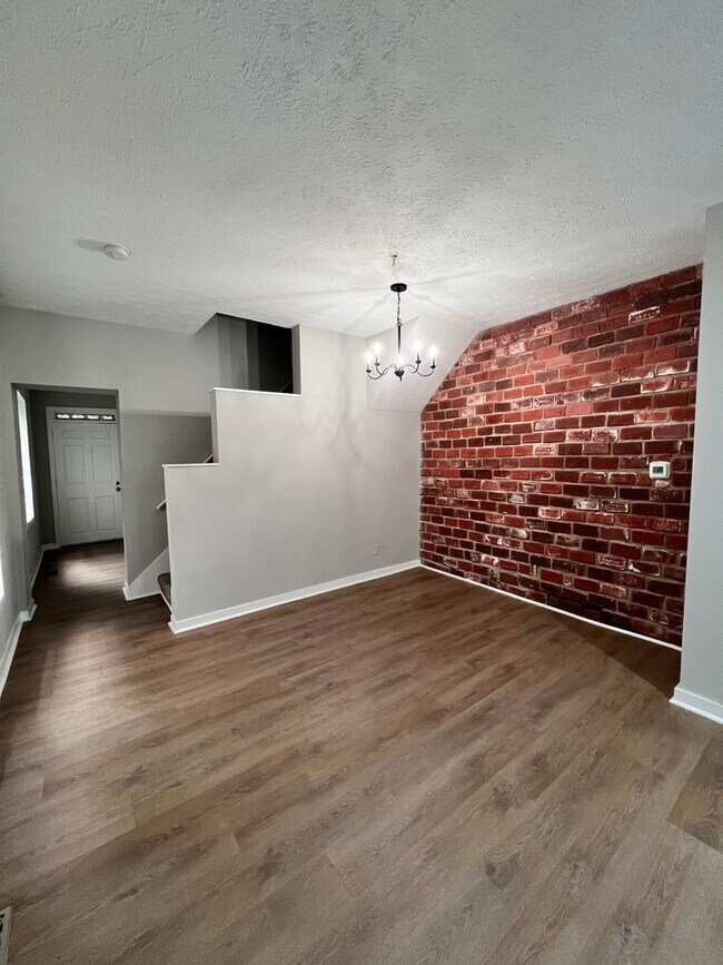 Foto del edificio - *COMING SOON* Charming 2 bedroom, 2.5 bath...