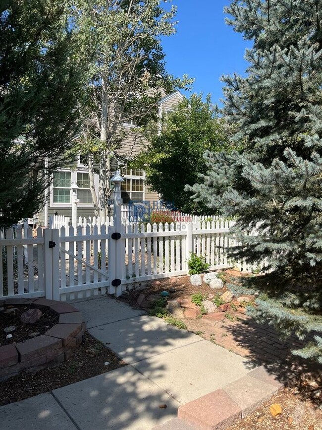 Building Photo - 737 Snowberry St