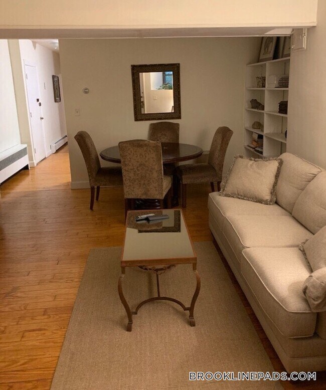 Foto del edificio - 1728 Beacon St