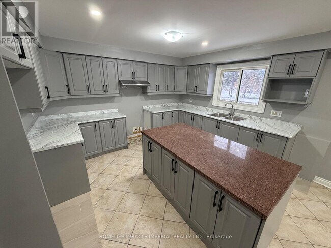 Photo du bâtiment - 4 Bellini Ave