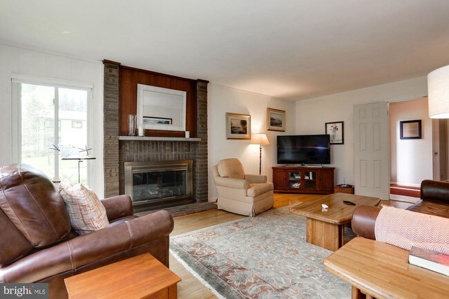 Foto del edificio - 6456 Madison Ct