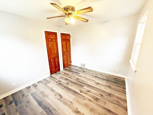 Foto del edificio - 3 BED 1.5 BATH BEAUTIFUL SINGLE FAMILY HOM...