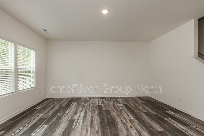Foto del edificio - 125 Fosters Gln Pl