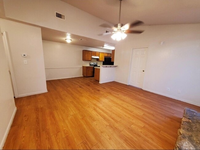 Building Photo - 1733 Horseshoe Cir