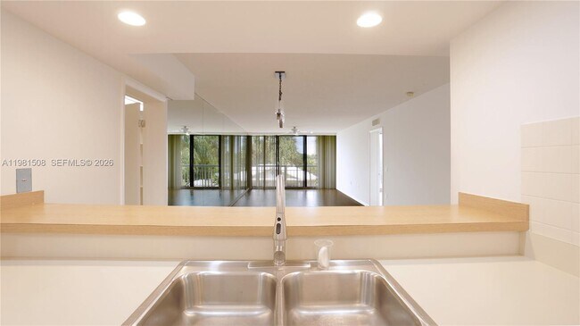 Foto del edificio - 2761 Village Blvd