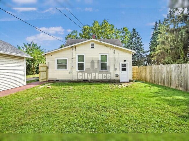 Foto del edificio - 1228 E Perry St