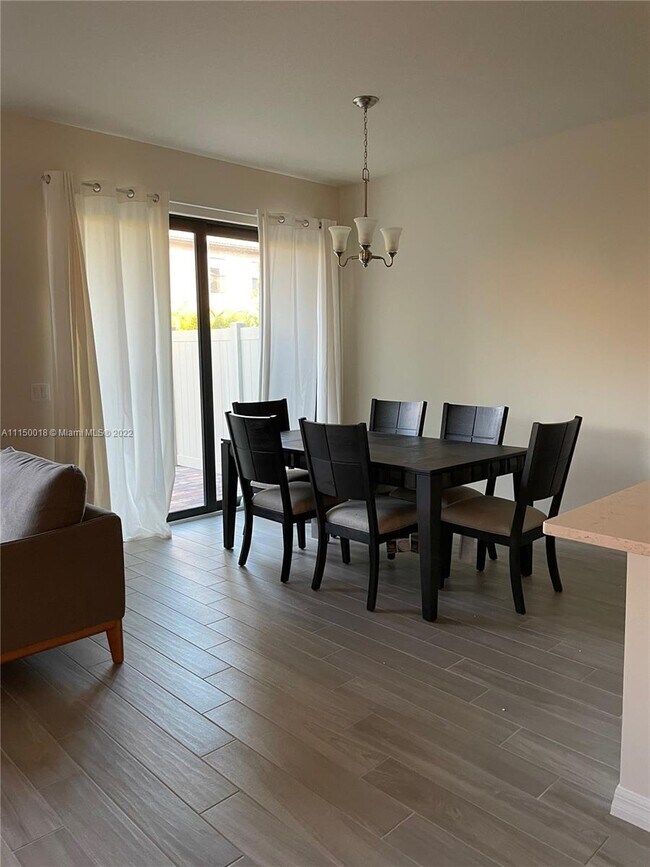 Foto del edificio - 8297 Catria Ln