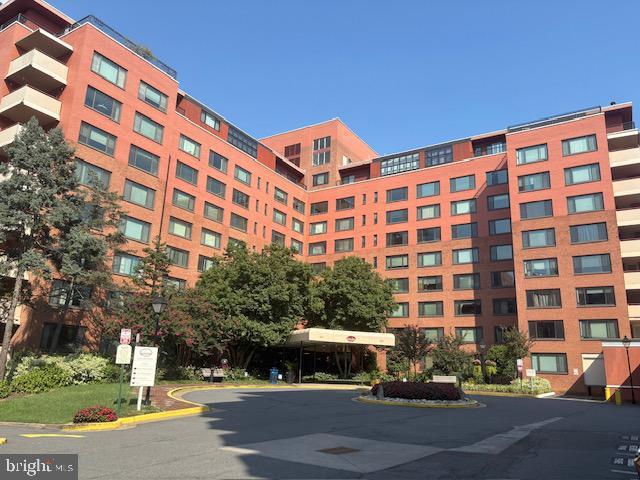 Foto del edificio - 1021 Arlington Blvd
