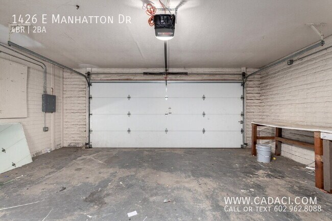 Building Photo - 1426 E Manhatton Dr