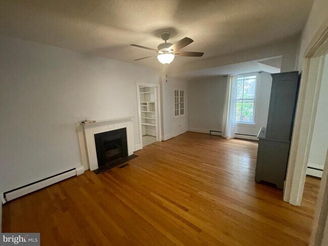 Building Photo - 204 S Cameron St