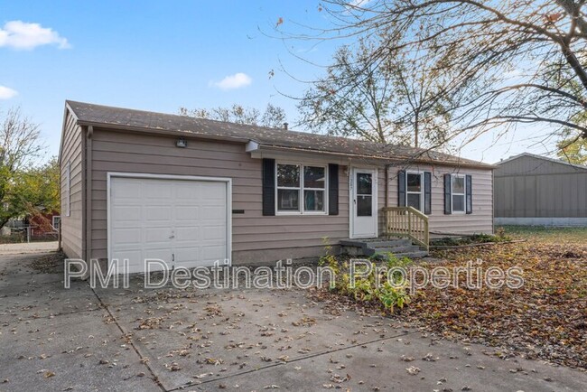 Building Photo - 1207 N Cedarcrest Dr