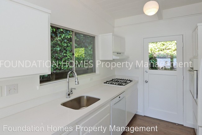 Building Photo - 2 br, 2 bath House - 2211 Mar East