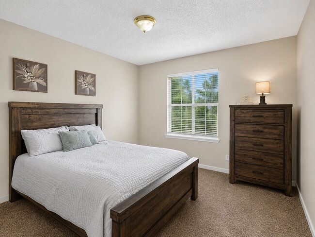 Building Photo - Live Oaks Apartments