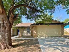 Building Photo - 9702 Bay Vw Dr