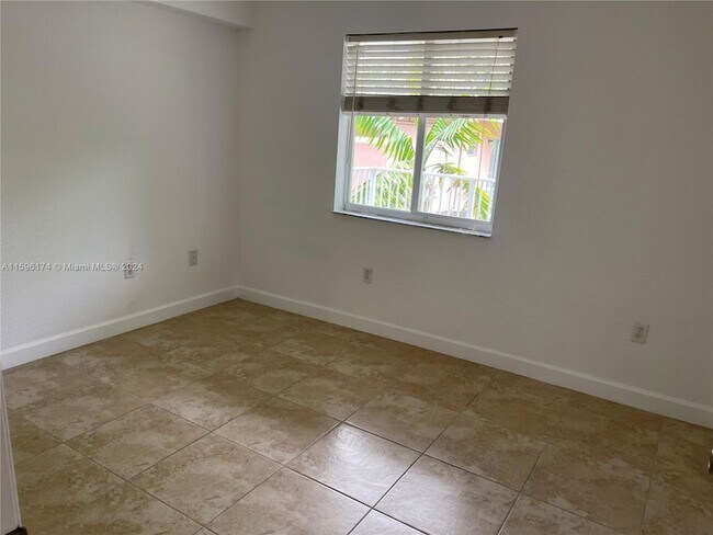 Foto del edificio - 637 SW 3rd St