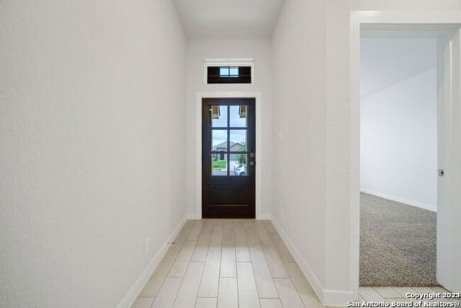Building Photo - 3 Bedroom/2 Bathroom Home in the Highland ...