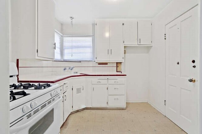 Building Photo - 557 N Madison Ave