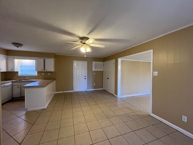 Foto del edificio - Renovated 3 Bedroom 1 Bath Home for Rent!!