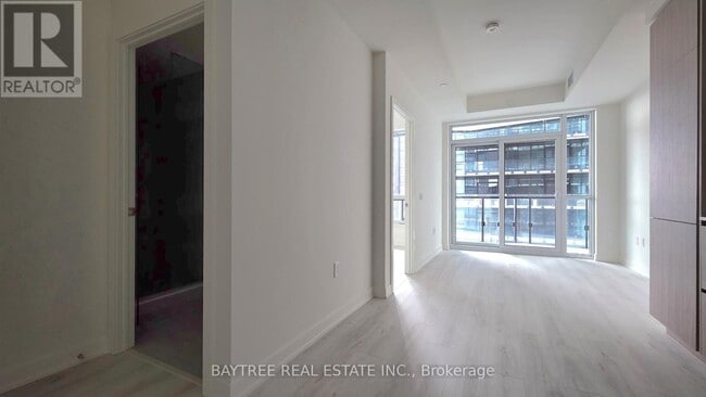 Photo du bâtiment - 120 Broadway Ave