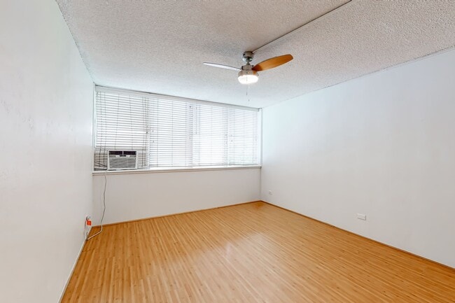 Building Photo - Available July 25! Convenient Location in ...