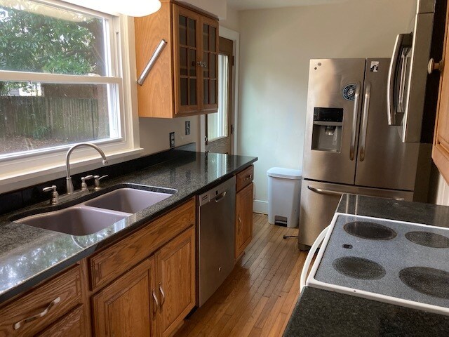 kitchen - 1509 Longwood Dr