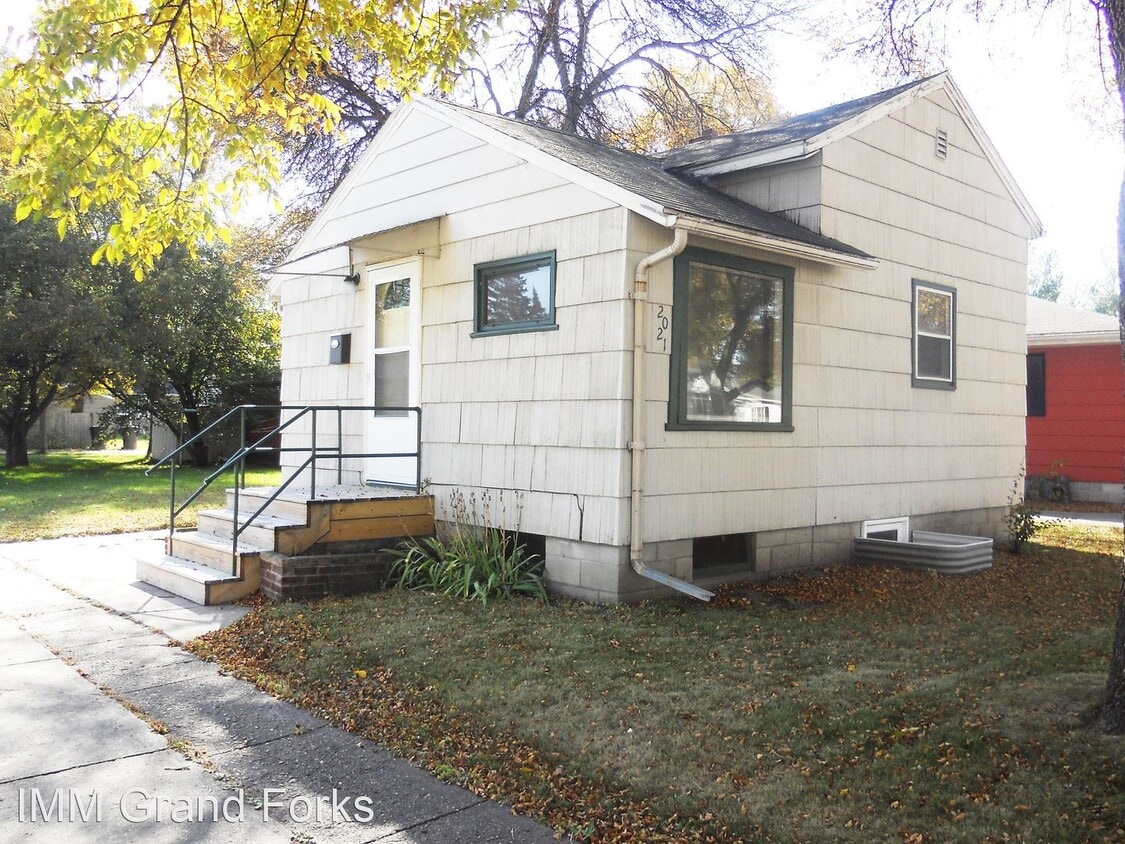 Building Photo - 2 br, 1 bath House - 2021 12th Avenue N.
