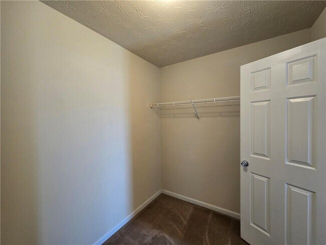 Foto del edificio - 5636 One Lake Way