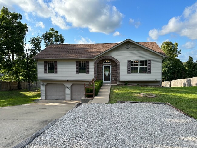 Building Photo - 15640 Top Dr