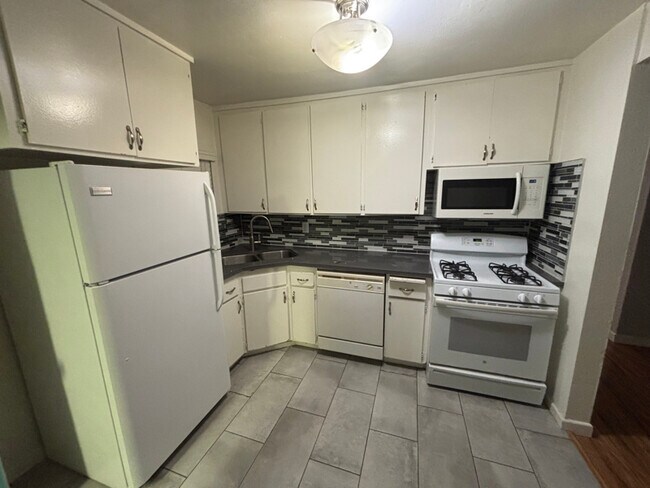 Foto del edificio - 2010 Blossom Ln