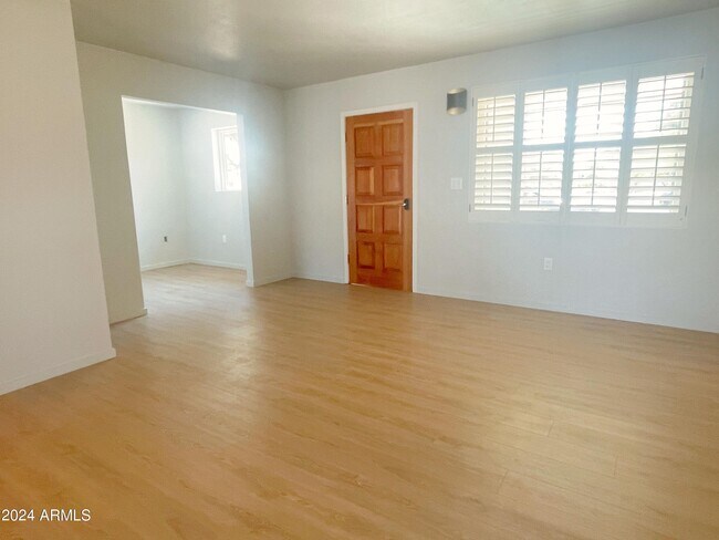 Building Photo - 2340 E Turney Ave