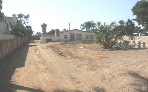 Foto principal - 1637 Irvine Ave