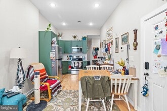 Building Photo - 2234 Master St