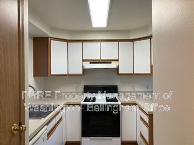 Foto del edificio - 413 Rowland Rd