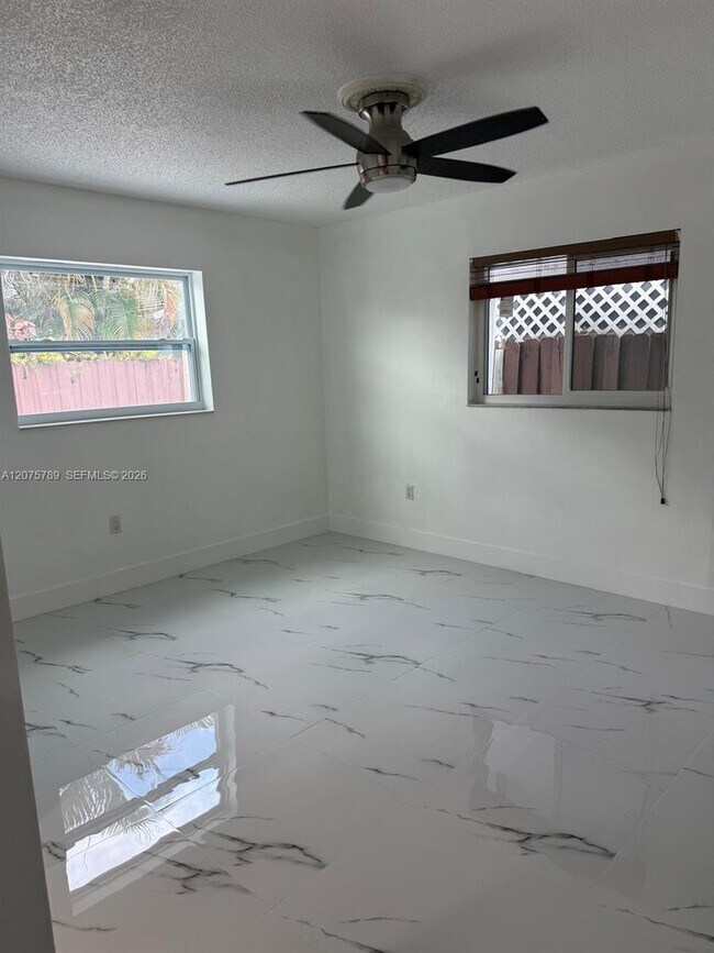 Foto del edificio - 2775 W 71st Pl