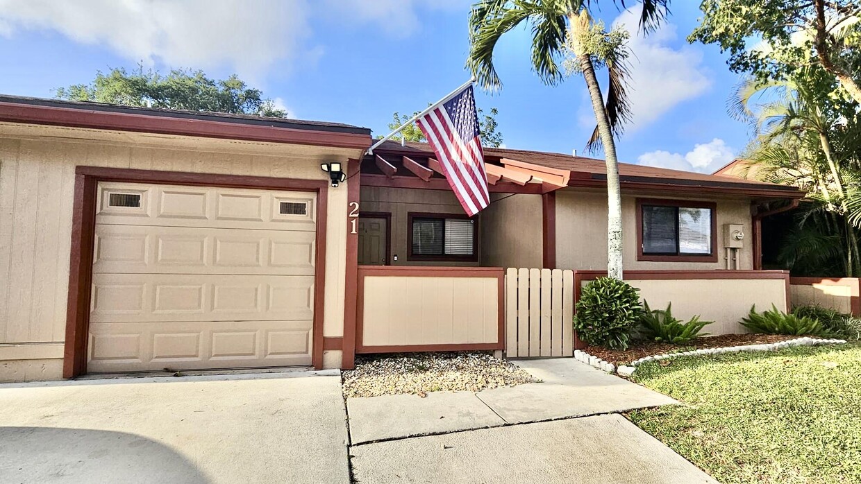 Foto principal - 21 Farnworth Dr
