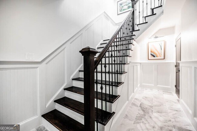 Building Photo - 470 Hamilton St SE