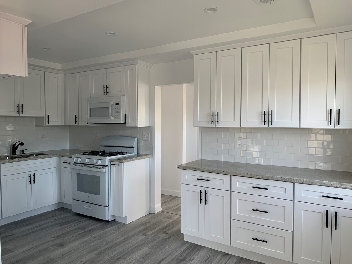 Foto principal - 4601 W 165th St