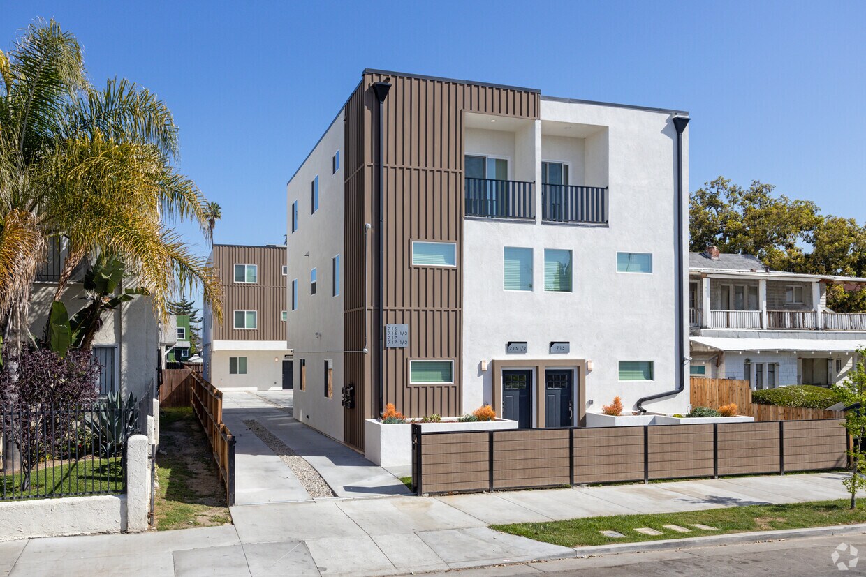Foto principal - 715 W 47th St