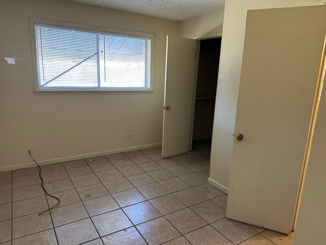 Building Photo - 403 Gulpha Dr