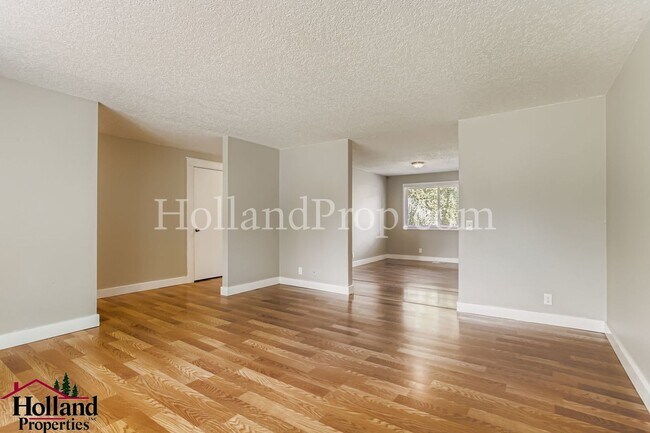 Building Photo - Remodeled 4-Bed with Brand New Appliances & Spacious Yard!
