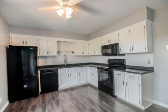 Building Photo - 217 Stonebridge Ln