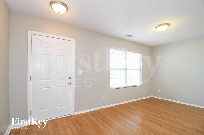 Building Photo - 530 Martha Ct