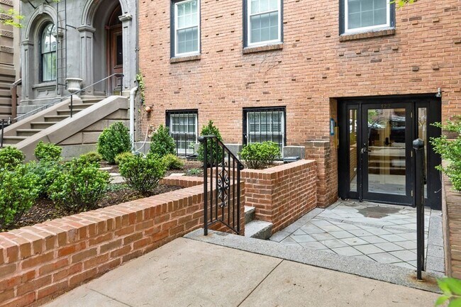 Foto del edificio - 122 Beacon St