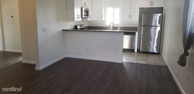 Building Photo - 1270 W 39th St