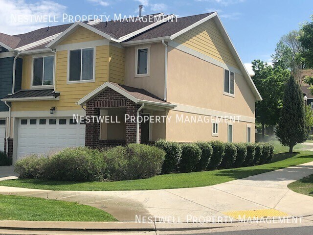 Foto del edificio - Beautiful 3-bed Townhome in Sandy