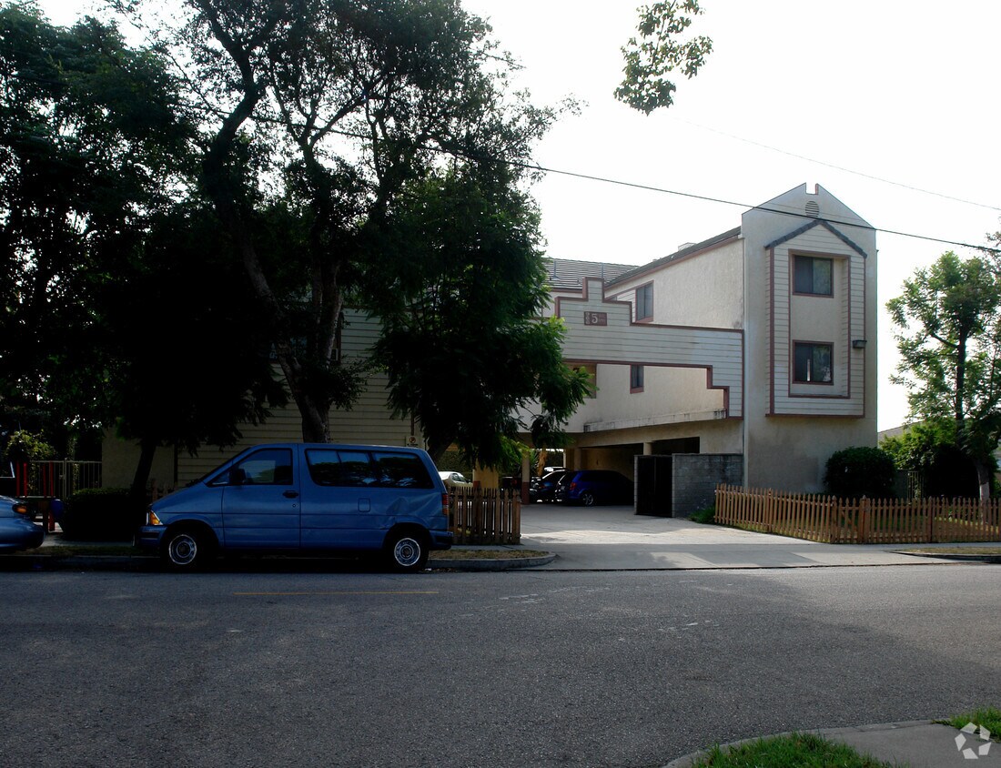 Primary Photo - 966 5th Ave
