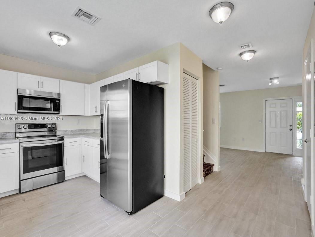 Primary Photo - 2060 NE 167th St