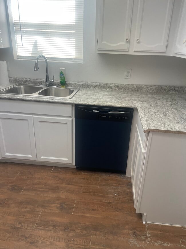Foto del edificio - 3718 Shoal Creek Cir