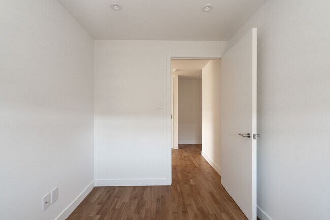 Photo du bâtiment - 56 Eccleston Drive