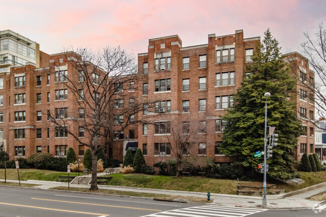 4007 Connecticut Ave NW - Tilden Court